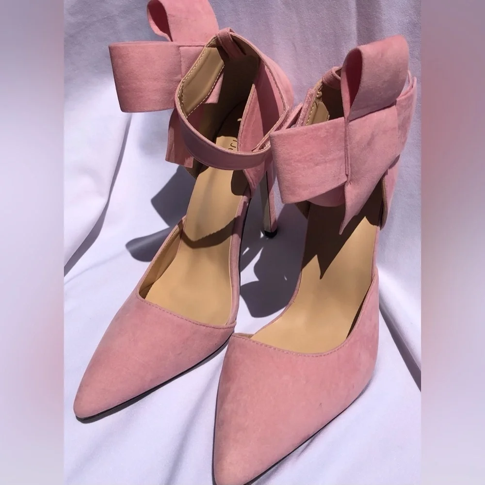MM July, size 42, size 11 pink 4.5 inch heels, velvet like material. Bow strap - Picture 4 of 16